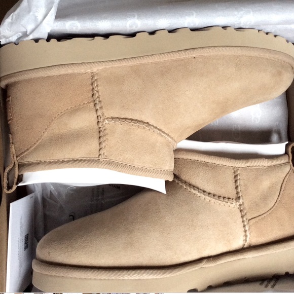 UGG CLASSIC ULTRA MINI boots - Picture 1 of 7